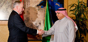 Defence Minister Rob Nicholson visits Kuwait