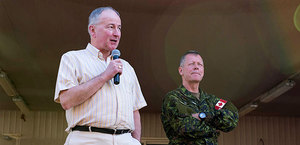 Rob Nicholson Visits Troops in Kuwait