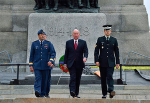 Chief of the Defence Staff and the Minister of National Defence lay a wreath in front of the National War Memorial to honour Reservist Corporal Nathan Cirillo